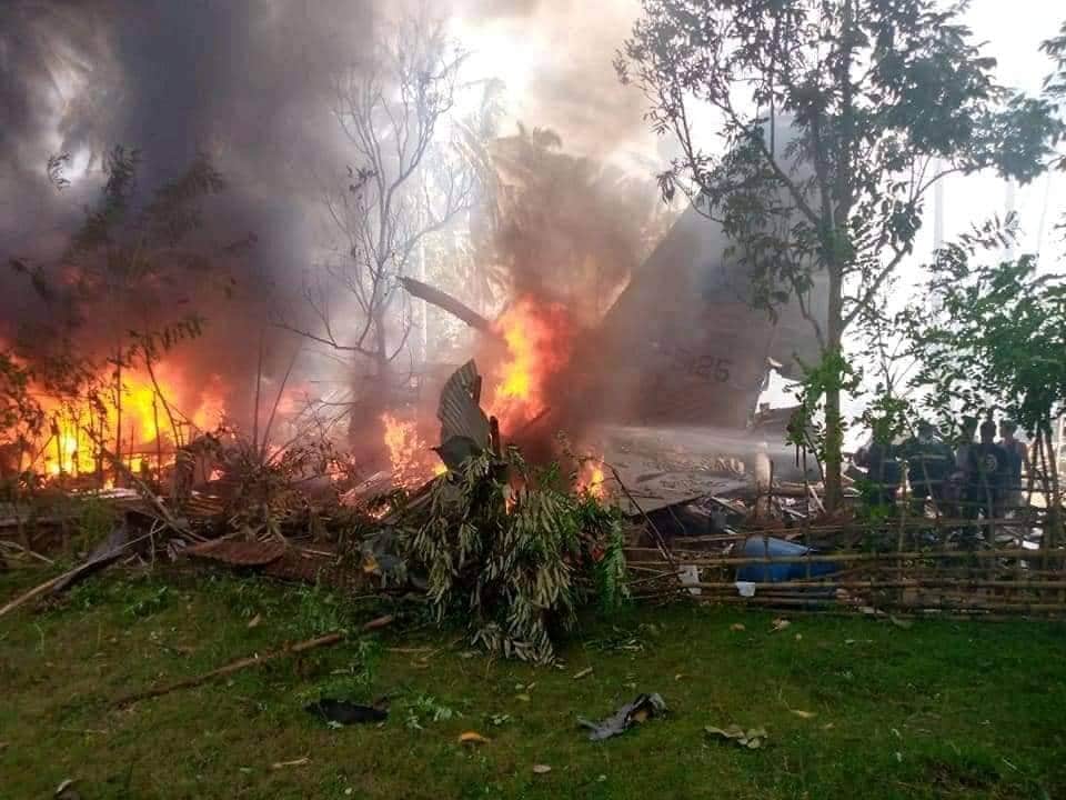 フィリピンC-130機墜落